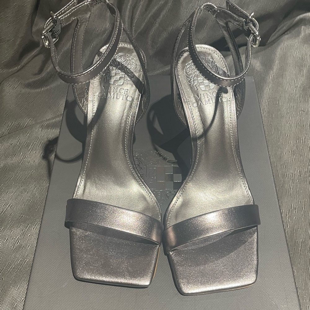 Vince Camuto VC-Saprenda2 Heels